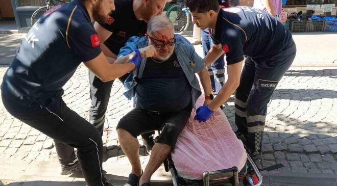 Kaldırımda yürürken hastanelik oldu