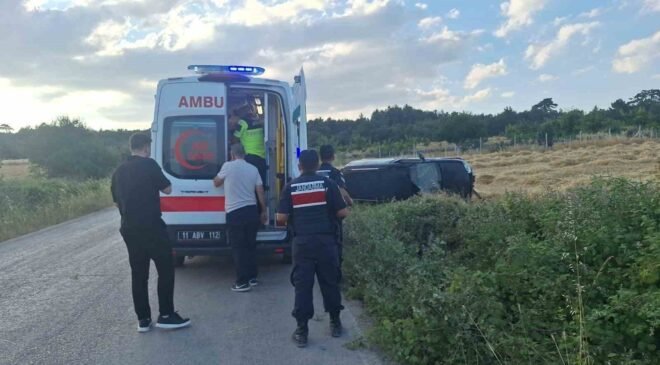 Kamyonet tarlaya devrildi: 1 yaralı