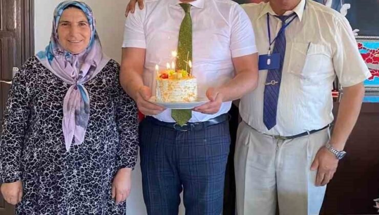 Kaymakama sürpriz doğum günü kutlaması