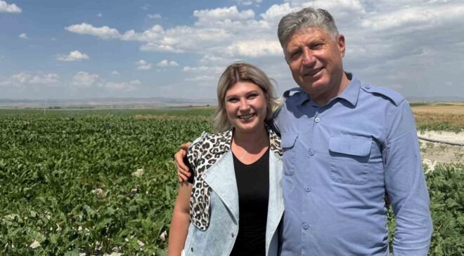 Kız çocuğu yapamaz” diyenlere inat tarlada babasının sağ kolu oldu