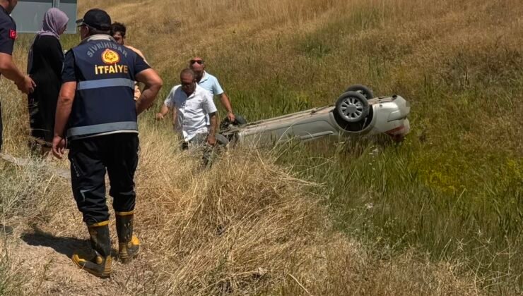 Konya-Eskişehir yolunda otomobil şarampole devrildi: 2 yaralı