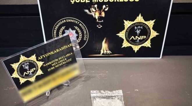 Kullandıkları araçta uyuşturucu ile yakalanan 2 kişi tutuklandı