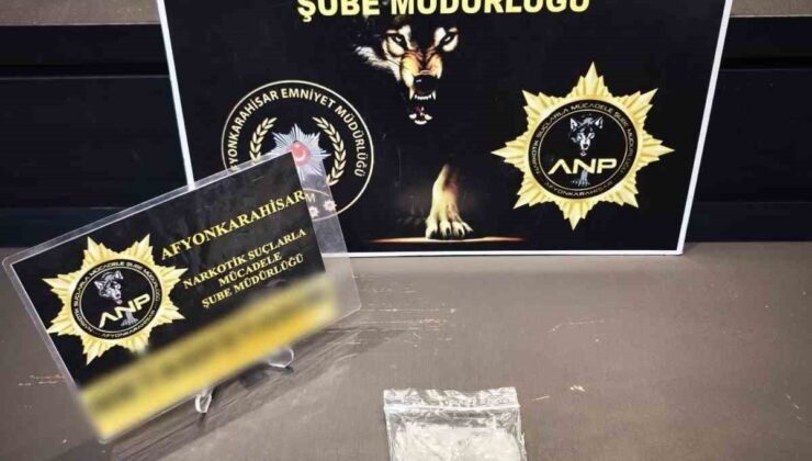 Kullandıkları araçta uyuşturucu ile yakalanan 2 kişi tutuklandı