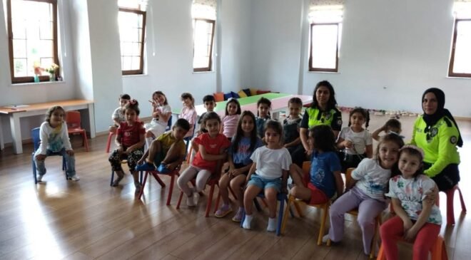 Kur’an kursu öğrencilerine uygulamalı trafik eğitimi
