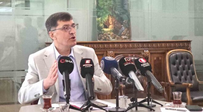 Kütahya Belediye Başkanı Kahveci: “Alnımız açık, başımız dik, görevimizin başındayız”
