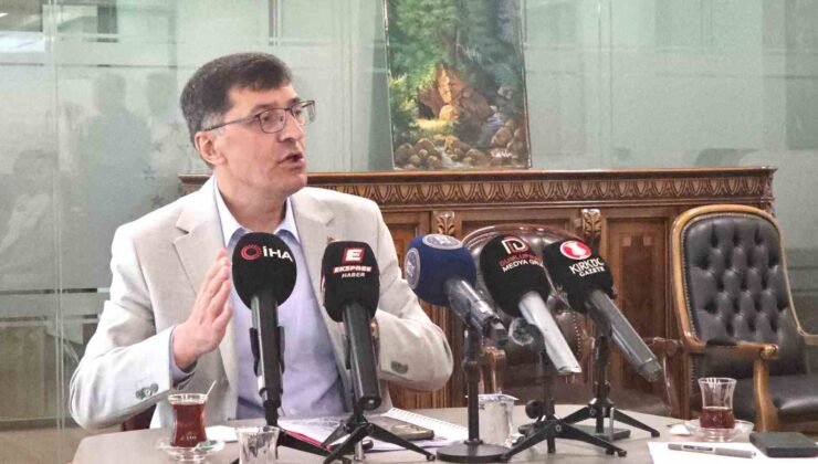 Kütahya Belediye Başkanı Kahveci: “Alnımız açık, başımız dik, görevimizin başındayız”