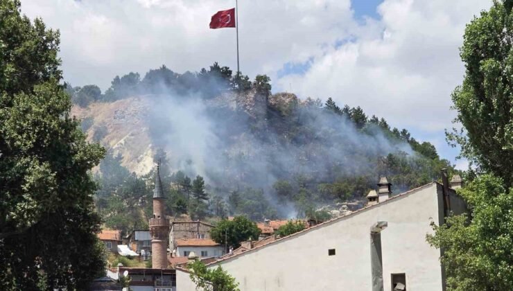 Kütahya Hisar Kalesi’nde yangın paniği