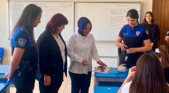 Kütahya polisinden çocuk ve gençlere çini ile oyuncak yapımı kursu