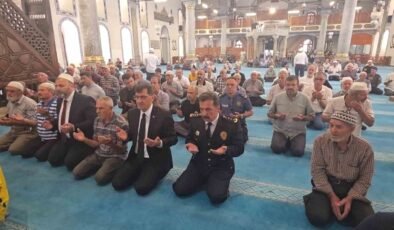 Kütahya Ulu Camii’nde 15 Temmuz şehitleri için 2 bin 530 hatmin duası yapıldı