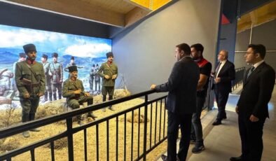 Kütahya Valisi Işın, Dumlupınar Şehitliği ve Diorama Müzesi’nde incelemelerde bulundu