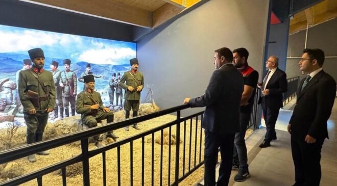 Kütahya Valisi Işın, Dumlupınar Şehitliği ve Diorama Müzesi’nde incelemelerde bulundu