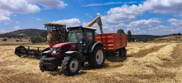Kütahya’da demonstrasyon parsellerinde ilk arpa hasadı yapıldı