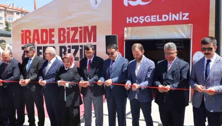 Kütahya’da ’15 Temmuz Anma ve Deneyimleme Çadırı’ Zafer Meydanı’nda açıldı