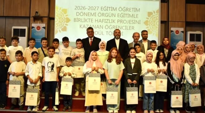 Kütahya’da hafızlık projesini kazanan öğrenciler ödüllendirildi
