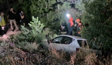 Kütahya’da otomobil ile motosiklet çarpışarak şarampole yuvarlandı: 5 yaralı