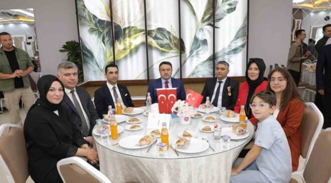 Kütahya’da şehit aileleri ve gazilerle aynı sofrada buluştu