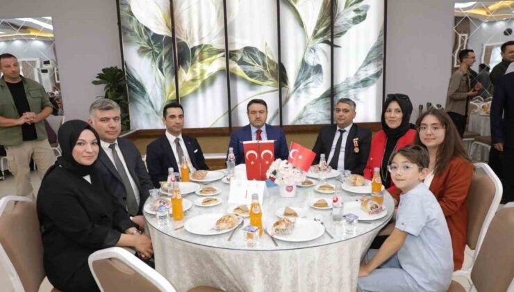 Kütahya’da şehit aileleri ve gazilerle aynı sofrada buluştu