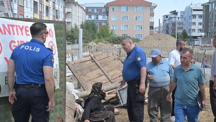 Kütahya’da tahliye gerginliği, 84 yaşındaki kadın ve oğlu ekiplere direndi