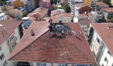 Kütahya’da yıldırım düşen çatıda yangın çıktı