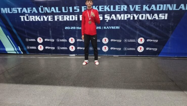 Kütahyalı Boksör Mehmet Turan Delibaş Türkiye üçüncüsü oldu