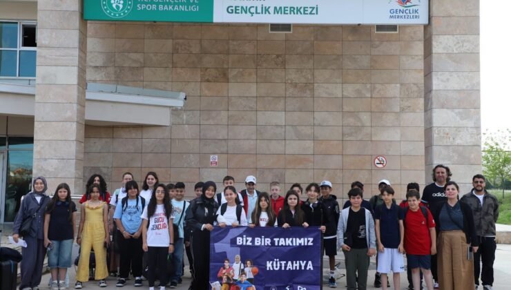 Kütahyalı gençler “Biz Bir Takımız” projesi kapsamında Kırklareli’ne uğurlandı