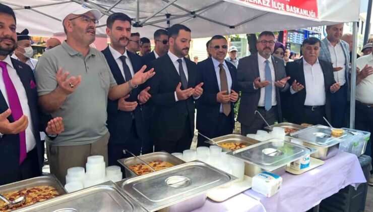 MHP Kütahya İl Başkanlığı’ndan vatandaşlara aşure ikramı
