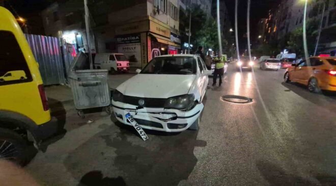 Minibüs sürücüsü para sayarken önündeki araca çarptı: 1’i çocuk 2 yaralı