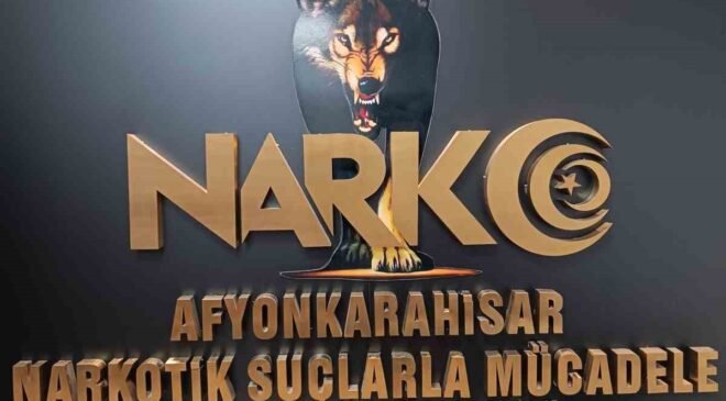 Minibüsün koltuk döşemesinden 3 kilogram uyuşturucu çıktı