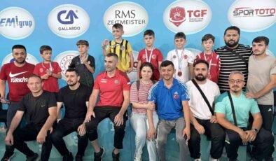 Minik pehlivan Ertuğrul Alp Tekin’den Türkiye Şampiyonası’nda çifte madalya