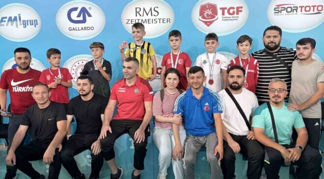 Minik pehlivan Ertuğrul Alp Tekin’den Türkiye Şampiyonası’nda çifte madalya