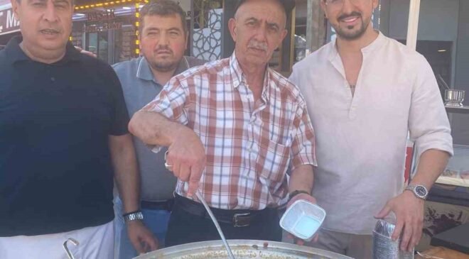 Odunpazarı esnafı vatandaşlara aşure ikram etti