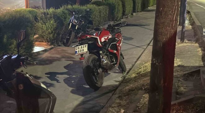 Önüne köpek fırlayan motosikletli, kaza yapıp kendi çağırdığı ambulansı reddetti
