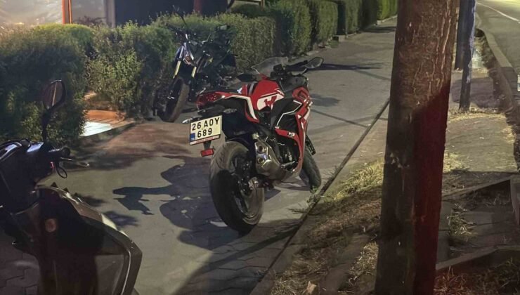 Önüne köpek fırlayan motosikletli, kaza yapıp kendi çağırdığı ambulansı reddetti