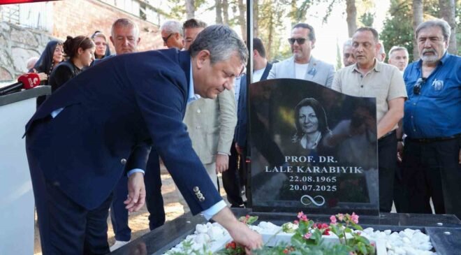 Prof. Dr. Lale Karabıyık’ı anma programına CHP Grup Başkanı Özgür Özel de katıldı