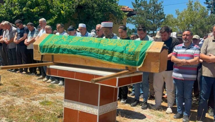 Sarı kantaron toplarken kayalıklardan düşerek ölen hastane teknikeri toprağa verildi