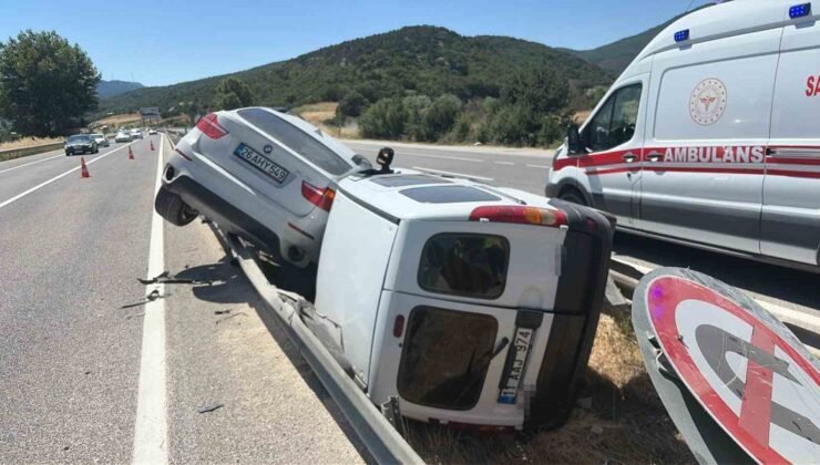 Sollamaya çıkan iki otomobil çarpıştı: 4 yaralı