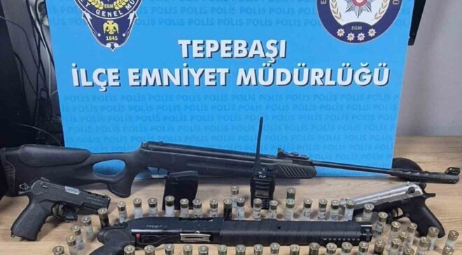 Sosyal medya hesaplarından silah fotoğrafları paylaşan 2 şüpheli yakalandı