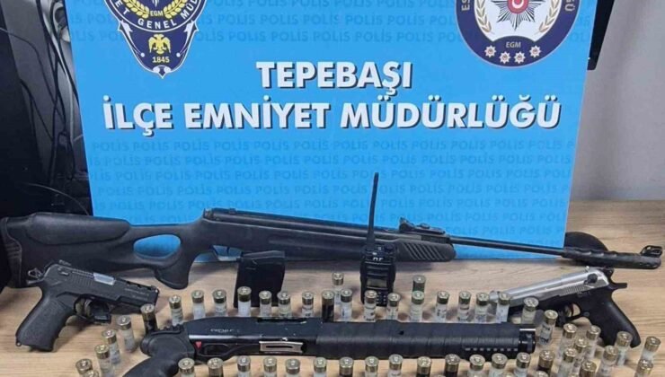 Sosyal medya hesaplarından silah fotoğrafları paylaşan 2 şüpheli yakalandı
