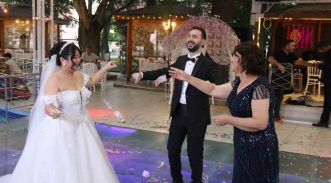 Tayvanlı eşi ile İrlanda’da başlayan aşkı Eskişehir’de çiftetelli oynadıkları düğünle taçlandı