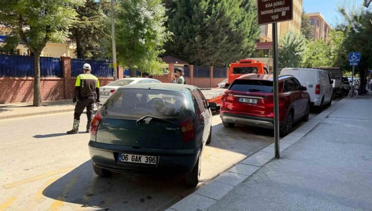 Tur otobüslerine ayrılan alana park eden araçlar ceza kesildi