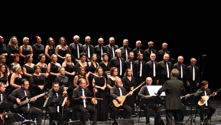 Türk Halk Müziği Korosu’nun sezon sonu konseri yoğun ilgi gördü