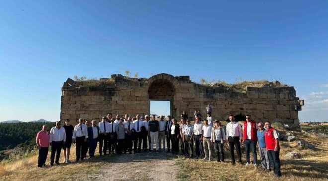Uşak İl Genel Meclisi toplantısı ilk kez Blaundos Antik Kenti’nde yapıldı
