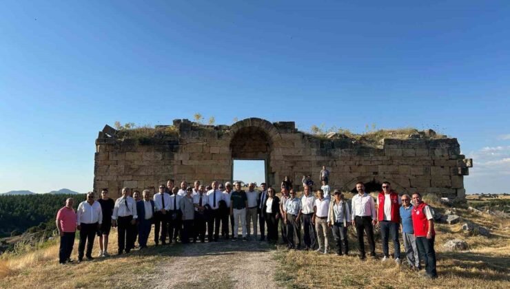 Uşak İl Genel Meclisi toplantısı ilk kez Blaundos Antik Kenti’nde yapıldı