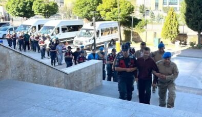 Uşak’ta belediye şirketlerinde sigortalı gösterilip Yalım’ın işletmelerinde çalışanlarına yönelik operasyonda 9 kişi tutuklandı