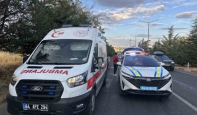 Uşak’ta otomobil tıra arkadan çarptı: 4 yaralı