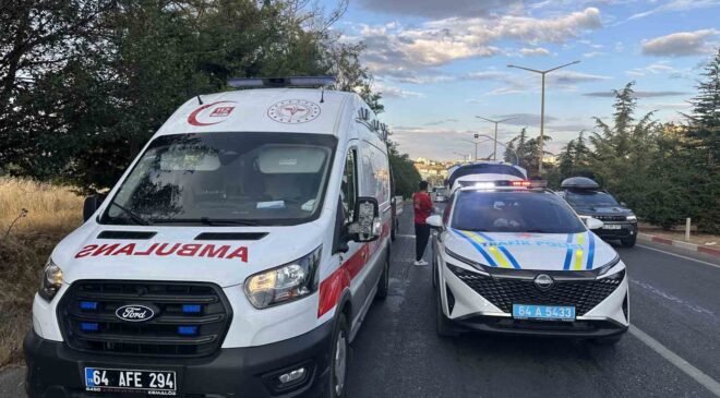 Uşak’ta otomobil tıra arkadan çarptı: 4 yaralı