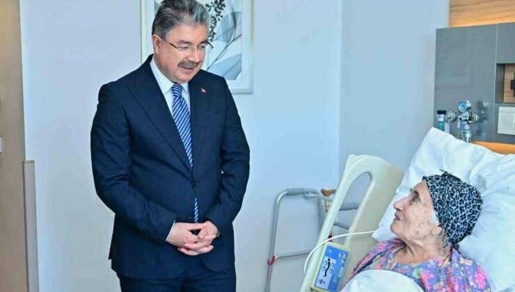 Vali Dr. Erdinç Yılmaz’dan şehit annesine hastanede ziyaret