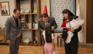 Vali Musa Işın, koruyucu aileler ve çocuklarını valilikte ağırladı