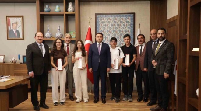Vali Musa Işın, LGS Türkiye birincilerini ağırladı