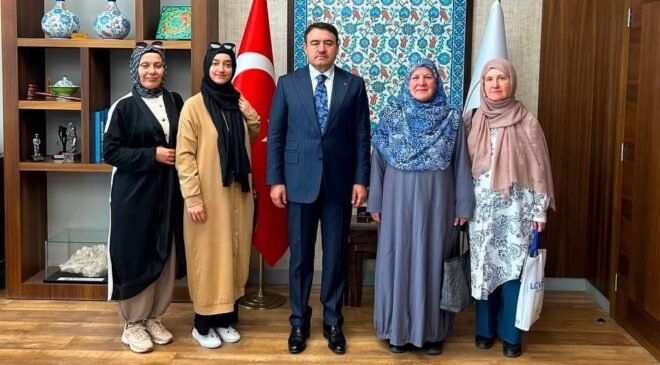 Vali Musa Işın, “Manevi Yönüyle Kütahya” kitabının hazırlayıcılarını ağırladı